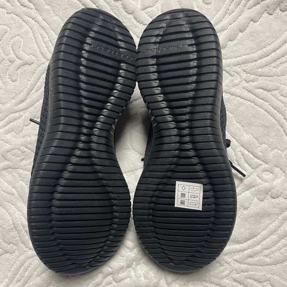 Sketchers wide fit slip on shoes - Picture 4 of 9